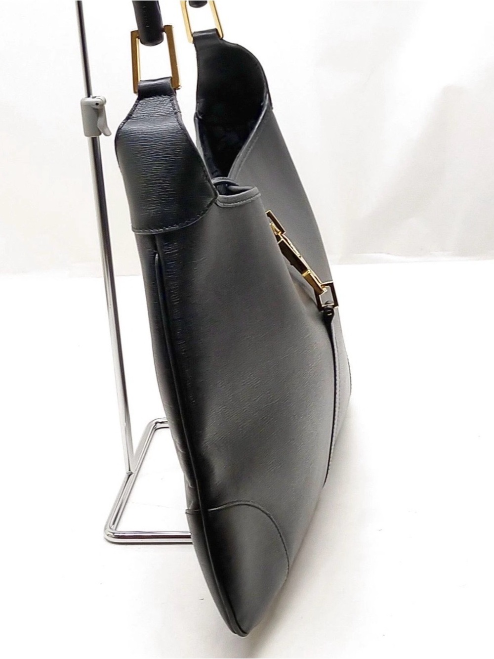 Gucci Black Leather Shoulder Bag with Gold Hardware - Picture 3 of 8
